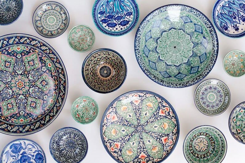 decorative plates in interior design