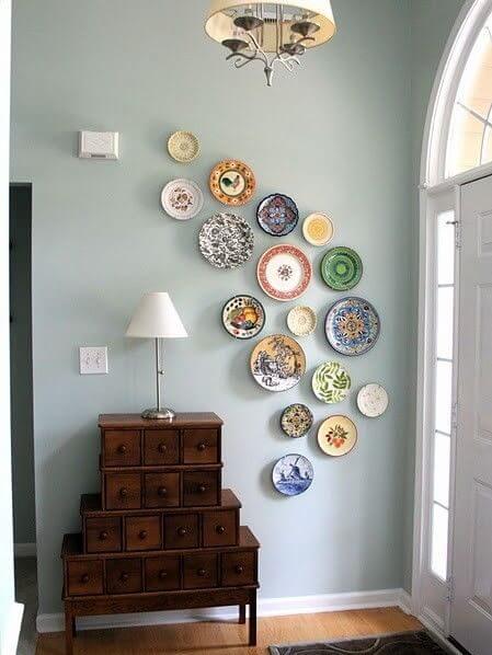 use decorative plates for corner design